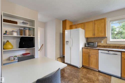 35 Stanley Drive, St. Albert, AB - Indoor Photo Showing Kitchen