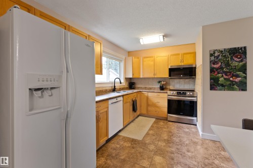 35 Stanley Drive, St. Albert, AB - Indoor Photo Showing Kitchen With Double Sink