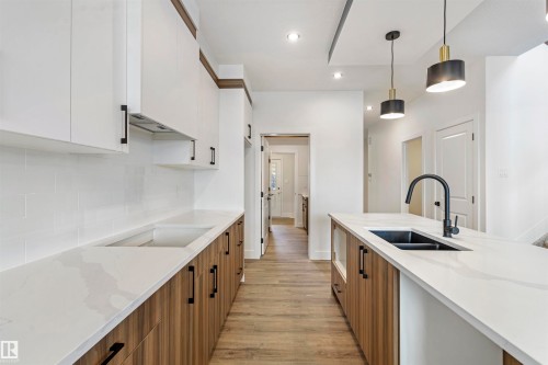 58 Meadowgrove Landing, Spruce Grove, AB - Indoor Photo Showing Kitchen With Double Sink With Upgraded Kitchen