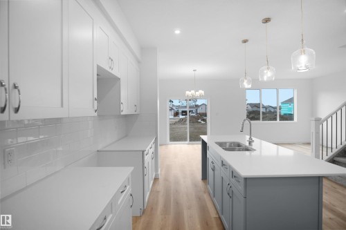 4 Ellis Link, Spruce Grove, AB - Indoor Photo Showing Kitchen With Upgraded Kitchen