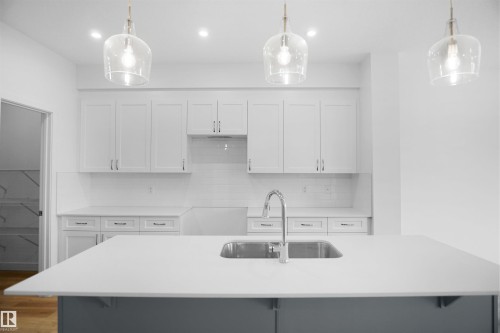 4 Ellis Link, Spruce Grove, AB - Indoor Photo Showing Kitchen