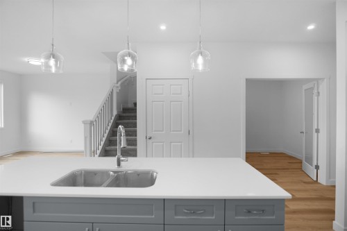 4 Ellis Link, Spruce Grove, AB - Indoor Photo Showing Kitchen With Double Sink