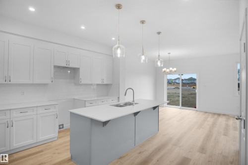 4 Ellis Link, Spruce Grove, AB - Indoor Photo Showing Kitchen With Double Sink With Upgraded Kitchen