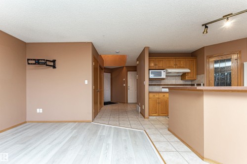 24 211 Blackburn Drive E, Edmonton, AB - Indoor Photo Showing Kitchen
