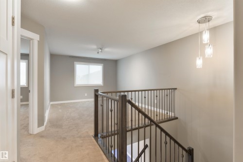 2328 Ware Crescent, Edmonton, AB - Indoor Photo Showing Other Room