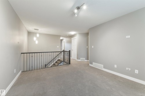 2328 Ware Crescent, Edmonton, AB - Indoor Photo Showing Other Room