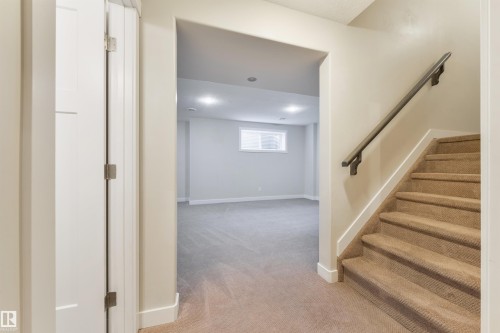 2328 Ware Crescent, Edmonton, AB - Indoor Photo Showing Other Room