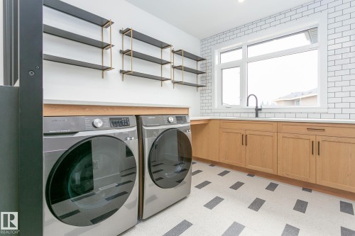 152 Hays Ridge Boulevard, Edmonton, AB - Indoor Photo Showing Laundry Room