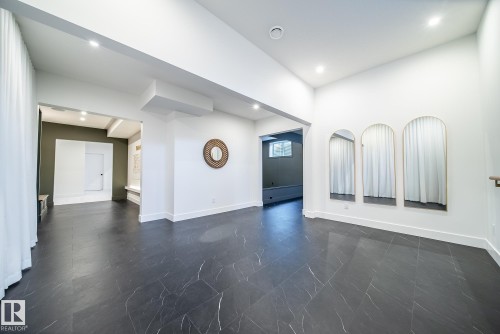 152 Hays Ridge Boulevard, Edmonton, AB - Indoor Photo Showing Other Room