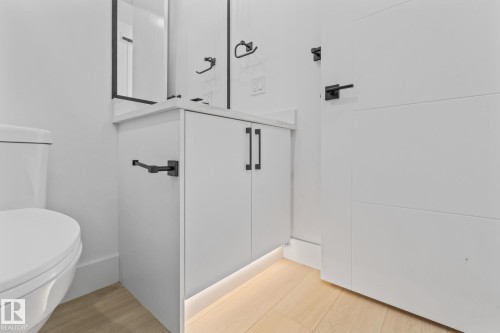 26 Blackbird Bend, Fort Saskatchewan, AB - Indoor Photo Showing Bathroom