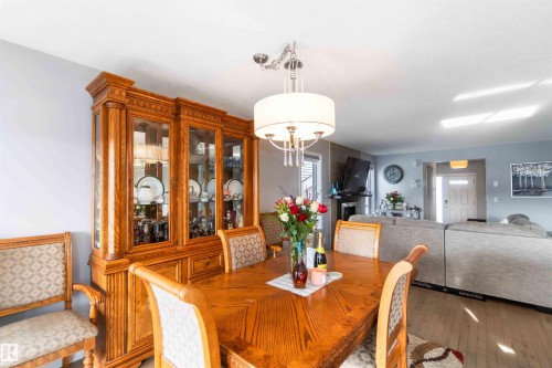 6319 167A Avenue, Edmonton, AB - Indoor Photo Showing Dining Room