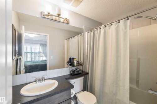 6319 167A Avenue, Edmonton, AB - Indoor Photo Showing Bathroom
