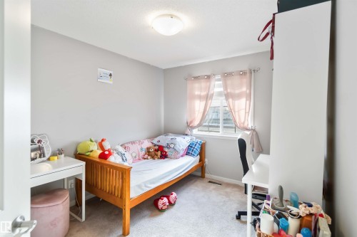 6319 167A Avenue, Edmonton, AB - Indoor Photo Showing Bedroom