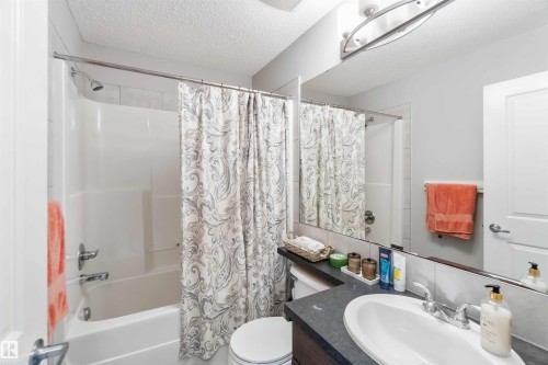 6319 167A Avenue, Edmonton, AB - Indoor Photo Showing Bathroom