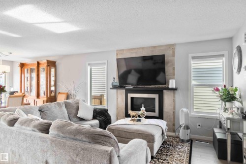6319 167A Avenue, Edmonton, AB - Indoor Photo Showing Living Room