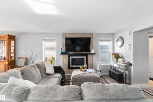 6319 167A Avenue, Edmonton, AB - Indoor Photo Showing Living Room