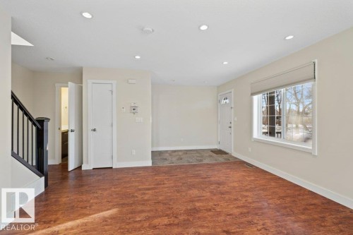 9614 120 Avenue, Edmonton, AB - Indoor Photo Showing Other Room