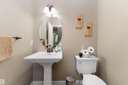 1904 118 Street, Edmonton, AB - Indoor Photo Showing Bathroom