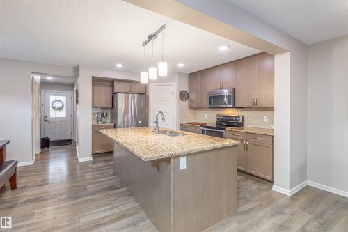 816 35 Avenue, Edmonton, AB - Indoor Photo Showing Kitchen With Stainless Steel Kitchen With Upgraded Kitchen