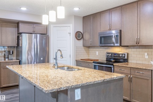 816 35 Avenue, Edmonton, AB - Indoor Photo Showing Kitchen With Stainless Steel Kitchen With Double Sink With Upgraded Kitchen
