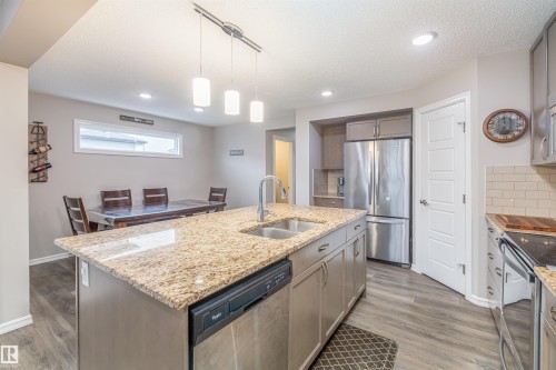 816 35 Avenue, Edmonton, AB - Indoor Photo Showing Kitchen With Stainless Steel Kitchen With Double Sink With Upgraded Kitchen