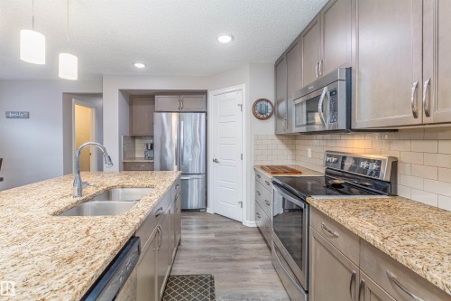 816 35 Avenue, Edmonton, AB - Indoor Photo Showing Kitchen With Stainless Steel Kitchen With Double Sink With Upgraded Kitchen