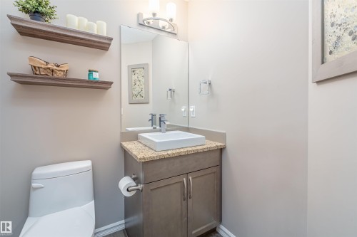 816 35 Avenue, Edmonton, AB - Indoor Photo Showing Bathroom