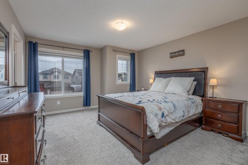816 35 Avenue, Edmonton, AB - Indoor Photo Showing Bedroom