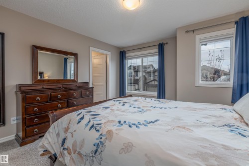 816 35 Avenue, Edmonton, AB - Indoor Photo Showing Bedroom