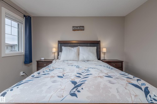 816 35 Avenue, Edmonton, AB - Indoor Photo Showing Bedroom