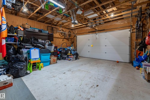 816 35 Avenue, Edmonton, AB - Indoor Photo Showing Garage