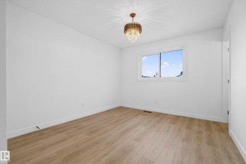 712 Knottwood Road S, Edmonton, AB - Indoor Photo Showing Other Room