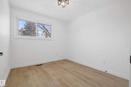 712 Knottwood Road S, Edmonton, AB - Indoor Photo Showing Other Room