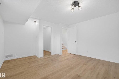 712 Knottwood Road S, Edmonton, AB - Indoor Photo Showing Other Room