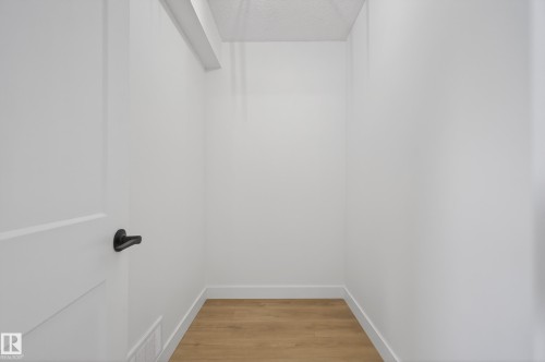 712 Knottwood Road S, Edmonton, AB - Indoor