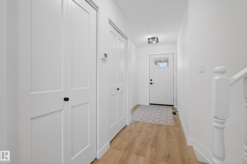 712 Knottwood Road S, Edmonton, AB - Indoor Photo Showing Other Room