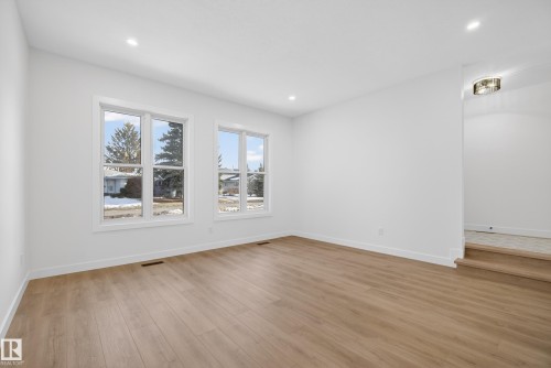712 Knottwood Road S, Edmonton, AB - Indoor Photo Showing Other Room