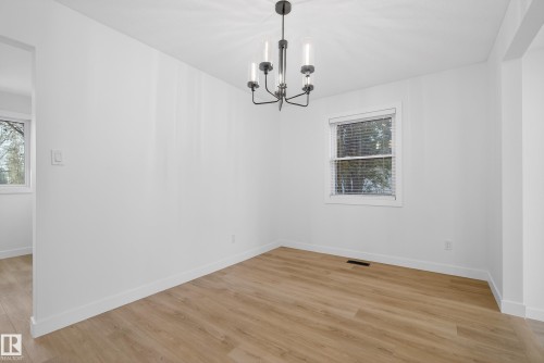712 Knottwood Road S, Edmonton, AB - Indoor Photo Showing Other Room
