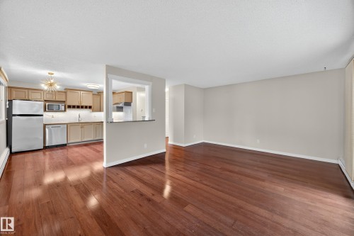 202 10746 80 Avenue, Edmonton, AB - Indoor Photo Showing Kitchen