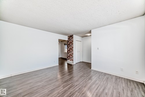 9623/9625 73 Avenue Nw, Edmonton, AB - Indoor Photo Showing Kitchen With Stainless Steel Kitchen
