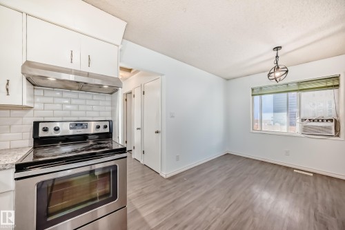 9623/9625 73 Avenue Nw, Edmonton, AB - Indoor Photo Showing Kitchen