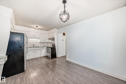 9623/9625 73 Avenue Nw, Edmonton, AB - Indoor Photo Showing Other Room