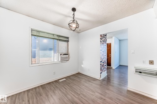 9623/9625 73 Avenue Nw, Edmonton, AB - Indoor Photo Showing Other Room