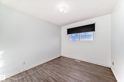 9623/9625 73 Avenue Nw, Edmonton, AB - Indoor Photo Showing Other Room