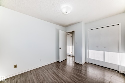 9623/9625 73 Avenue Nw, Edmonton, AB - Indoor Photo Showing Other Room