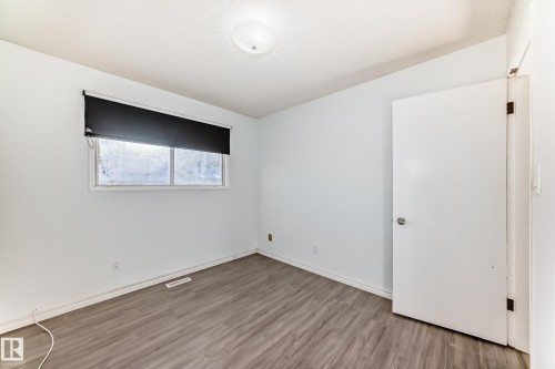 9623/9625 73 Avenue Nw, Edmonton, AB - Indoor Photo Showing Other Room