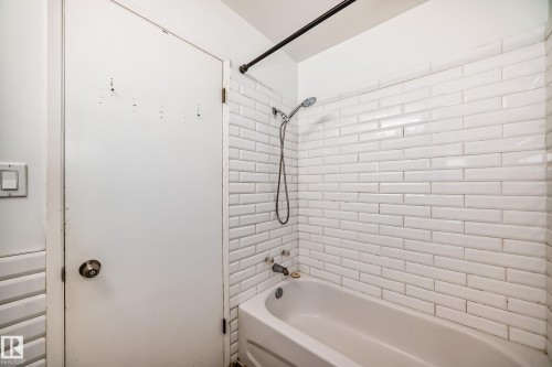 9623/9625 73 Avenue Nw, Edmonton, AB - Indoor With Storage