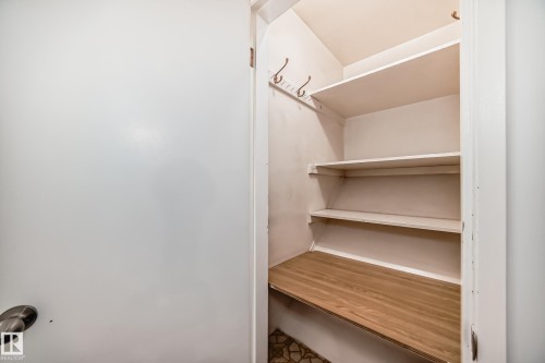 9623/9625 73 Avenue Nw, Edmonton, AB - Indoor Photo Showing Other Room