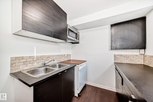 9623/9625 73 Avenue Nw, Edmonton, AB - Indoor Photo Showing Other Room