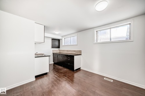 9623/9625 73 Avenue Nw, Edmonton, AB - Indoor Photo Showing Other Room